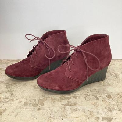 LOT 74: Burgundy Sporto (Holly) Sz 7.5M and Clarks Suede Wedge Ankle Boots Sz 7.5M