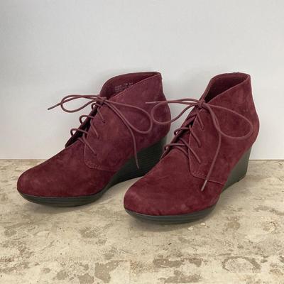 LOT 74: Burgundy Sporto (Holly) Sz 7.5M and Clarks Suede Wedge Ankle Boots Sz 7.5M