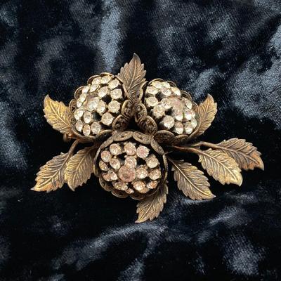 LOT 76: Collection of Vintage Rhinestone / Faux Pearl Brooches / Pins