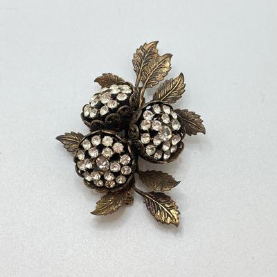 LOT 76: Collection of Vintage Rhinestone / Faux Pearl Brooches / Pins