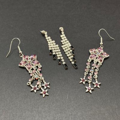 LOT 79: Rhinestone Collection - Necklace, Earrings, Magician Hat and Brooches / Pins