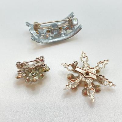 LOT 80: Vintage Brooch / Pin Collection - Silver Tone, Coro, Rhinestone and More