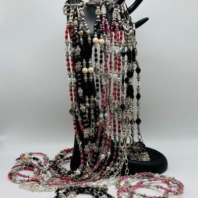 LOT 89: Beautiful Hand Crafted Beaded Lanyards/Keys Rings