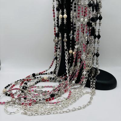 LOT 89: Beautiful Hand Crafted Beaded Lanyards/Keys Rings