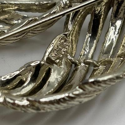 LOT 95: Vintage Brooch Collection