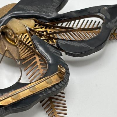 LOT 95: Vintage Brooch Collection