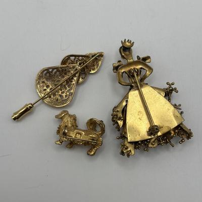 LOT 95: Vintage Brooch Collection