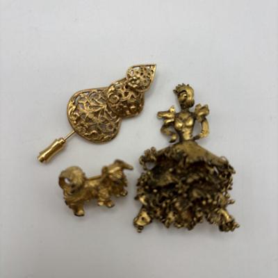 LOT 95: Vintage Brooch Collection