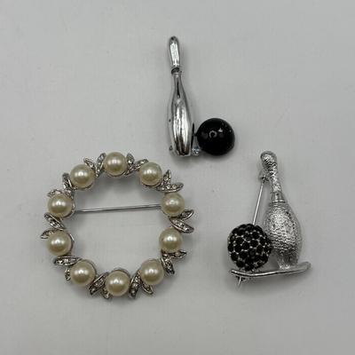 LOT 97: Vintage Crystal/Rhinestone Jewelry Collection
