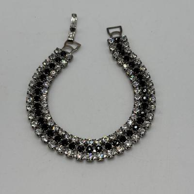 LOT 97: Vintage Crystal/Rhinestone Jewelry Collection