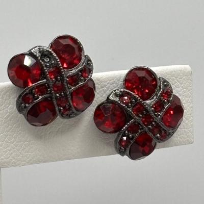 LOT 97: Vintage Crystal/Rhinestone Jewelry Collection