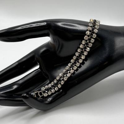 LOT 97: Vintage Crystal/Rhinestone Jewelry Collection