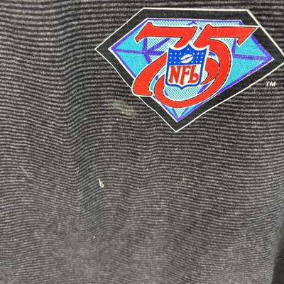 LOT 102: Vintage Sport Team T-Shirts: Philadelphia Eagles, Flyers, 76er, Super Bowl