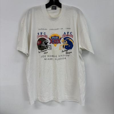 LOT 102: Vintage Sport Team T-Shirts: Philadelphia Eagles, Flyers, 76er, Super Bowl