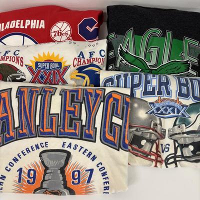 LOT 102: Vintage Sport Team T-Shirts: Philadelphia Eagles, Flyers, 76er, Super Bowl