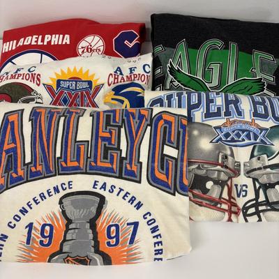 LOT 102: Vintage Sport Team T-Shirts: Philadelphia Eagles, Flyers, 76er, Super Bowl