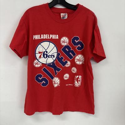 LOT 102: Vintage Sport Team T-Shirts: Philadelphia Eagles, Flyers, 76er, Super Bowl