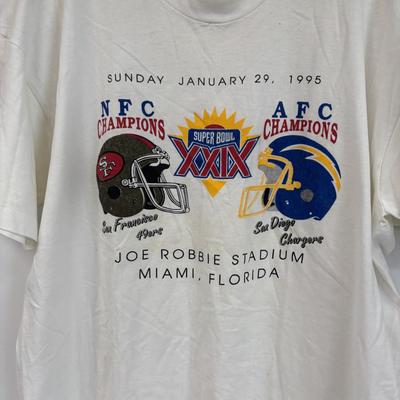 LOT 102: Vintage Sport Team T-Shirts: Philadelphia Eagles, Flyers, 76er, Super Bowl