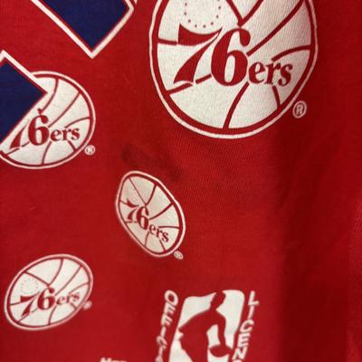LOT 102: Vintage Sport Team T-Shirts: Philadelphia Eagles, Flyers, 76er, Super Bowl