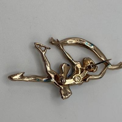 LOT 111: Vintage Brooch Collection