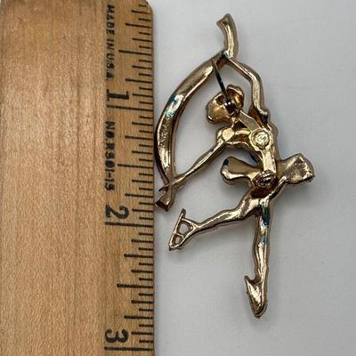 LOT 111: Vintage Brooch Collection