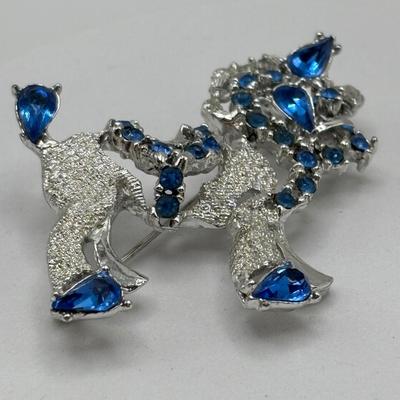 LOT 111: Vintage Brooch Collection