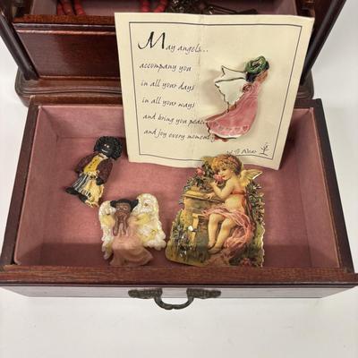 LOT 116: Jewelry Box w/Contents
