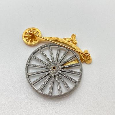 LOT 137: Beautiful Signed Brooch / Pin Collection - Coro and JJ