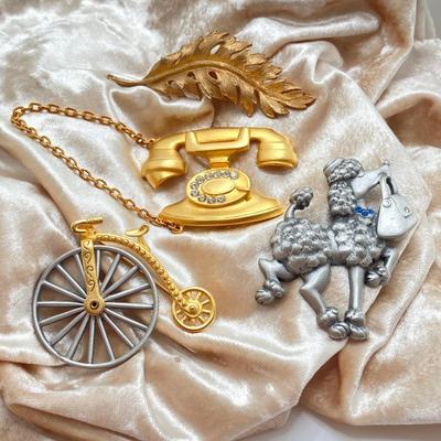 LOT 137: Beautiful Signed Brooch / Pin Collection - Coro and JJ