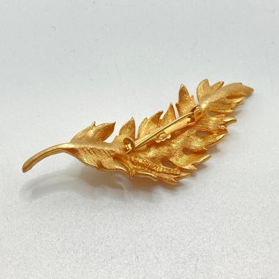 LOT 137: Beautiful Signed Brooch / Pin Collection - Coro and JJ