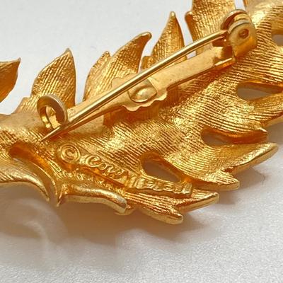 LOT 137: Beautiful Signed Brooch / Pin Collection - Coro and JJ