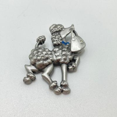 LOT 137: Beautiful Signed Brooch / Pin Collection - Coro and JJ