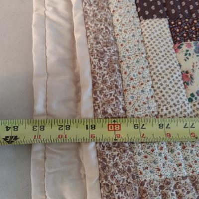 Quilted Bed Cover with Throw Pillow 72 "x 84" Choice B