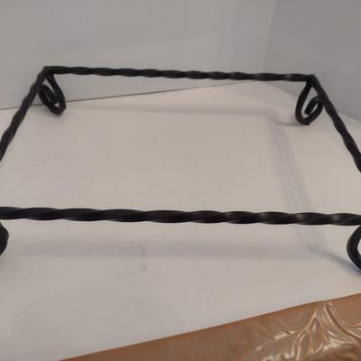 Biltmore Essentials Ceramic Serving Dish with Wrought Metal Stand