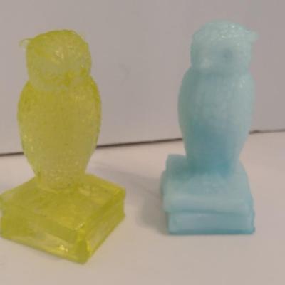 Pair of Rare Degenhart Yellow Uranium Glass and Blue Glass Owls