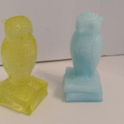 Pair of Rare Degenhart Yellow Uranium Glass and Blue Glass Owls