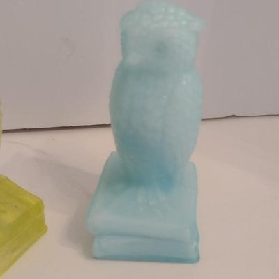 Pair of Rare Degenhart Yellow Uranium Glass and Blue Glass Owls