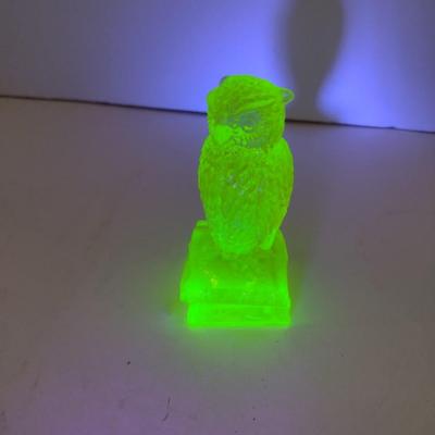 Pair of Rare Degenhart Yellow Uranium Glass and Blue Glass Owls