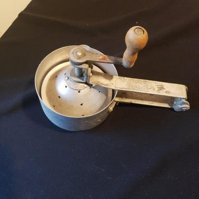 Classic Kitchen - Taylor Smith Platter, Juice-O-Matic and More! (K-KD)