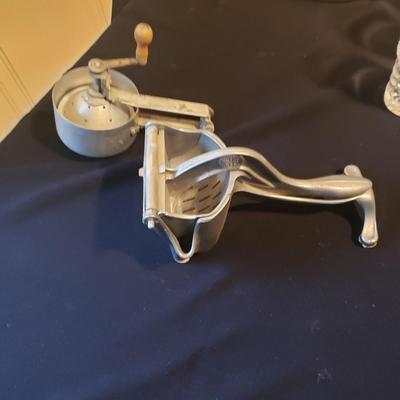 Classic Kitchen - Taylor Smith Platter, Juice-O-Matic and More! (K-KD)