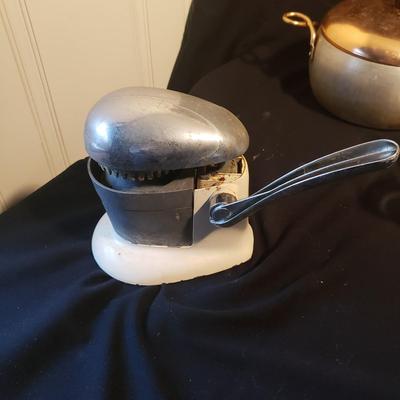 Classic Kitchen - Taylor Smith Platter, Juice-O-Matic and More! (K-KD)