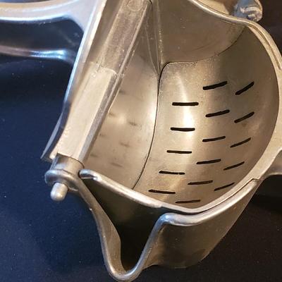 Classic Kitchen - Taylor Smith Platter, Juice-O-Matic and More! (K-KD)