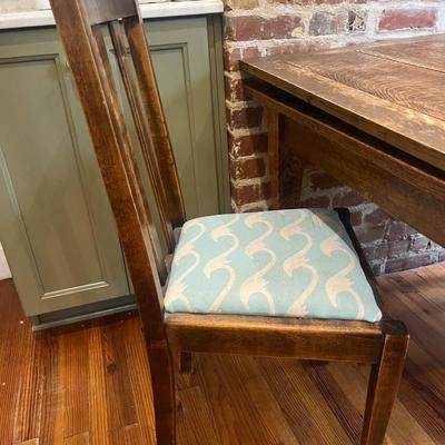 Antique Mission/Arts & Crafts Style Oak Draw-Leaf Table & Four Chairs