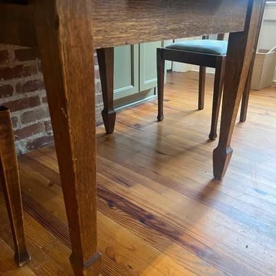 Antique Mission/Arts & Crafts Style Oak Draw-Leaf Table & Four Chairs