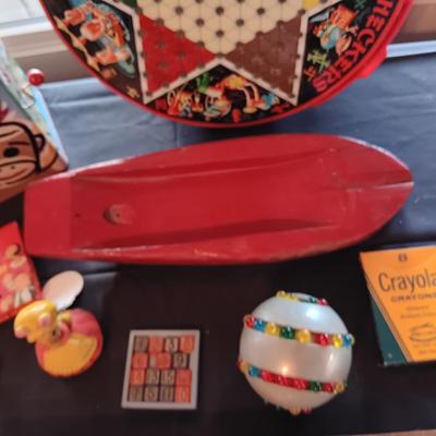 A COLLECTION OF VINTAGE TOYS