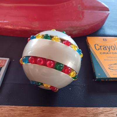 A COLLECTION OF VINTAGE TOYS