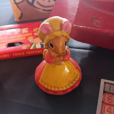 A COLLECTION OF VINTAGE TOYS