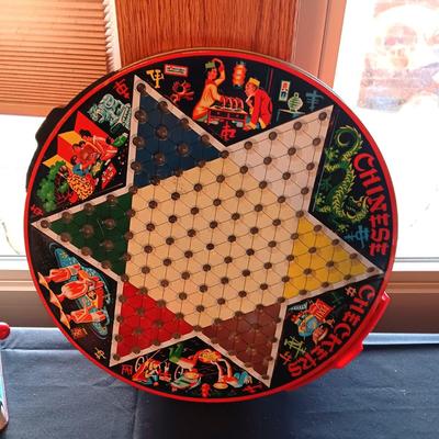 A COLLECTION OF VINTAGE TOYS