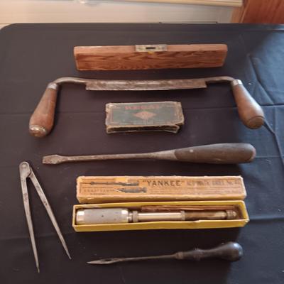 YANKEE AUTOMATIC DRILL, DRAWKNIFE AND OTHER OLD TOOLS