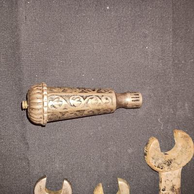 FORD COMBINATION WRENCHES, PIPE WRENCH AND A HANDLE